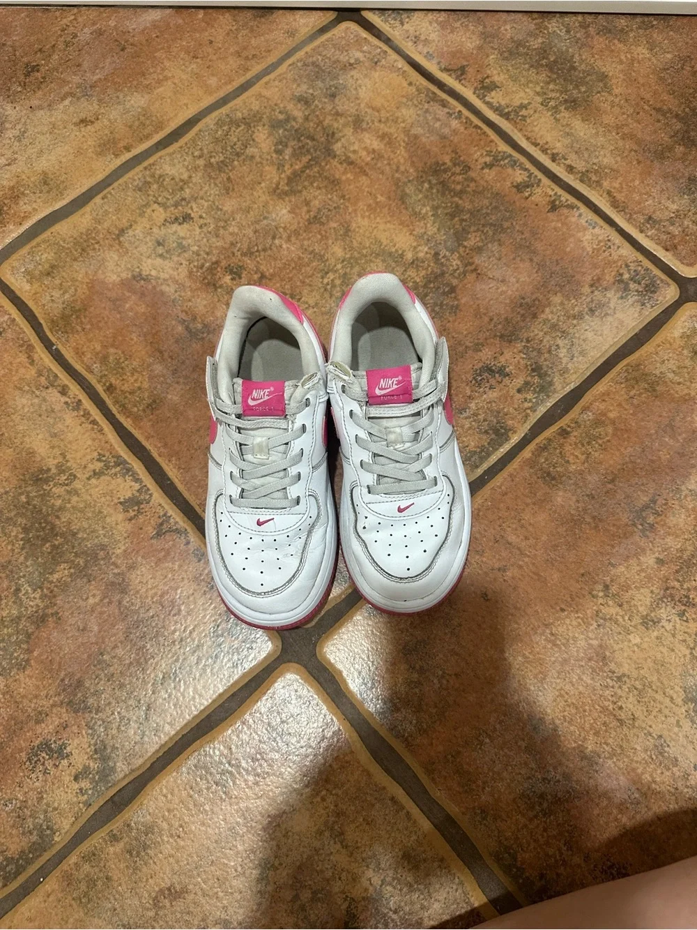 Nike White and Pink Kids Low-Top Sneakers